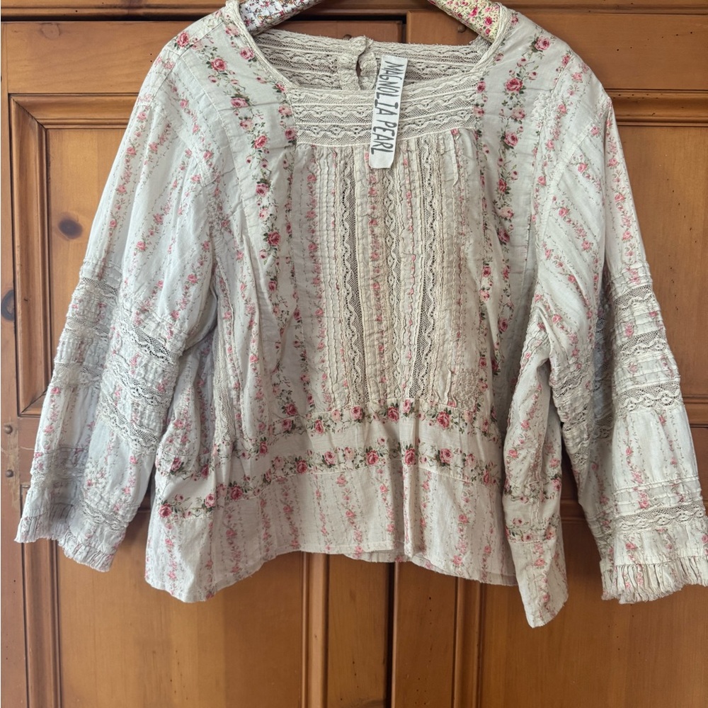 Magnolia Pearl White and Tan Boxy Blouse with Bib Collar